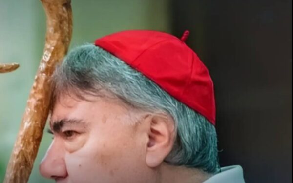 L'Arcivescovo di Napoli Mimmo Battaglia, primo piano